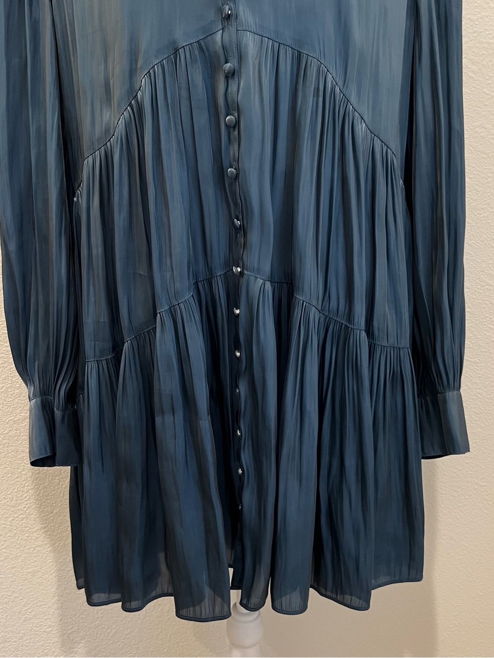 Cinq à Sept Slate Blue Satin Pleated Tiered Shirt Dress 12 Pockets - Picture 3 of 14